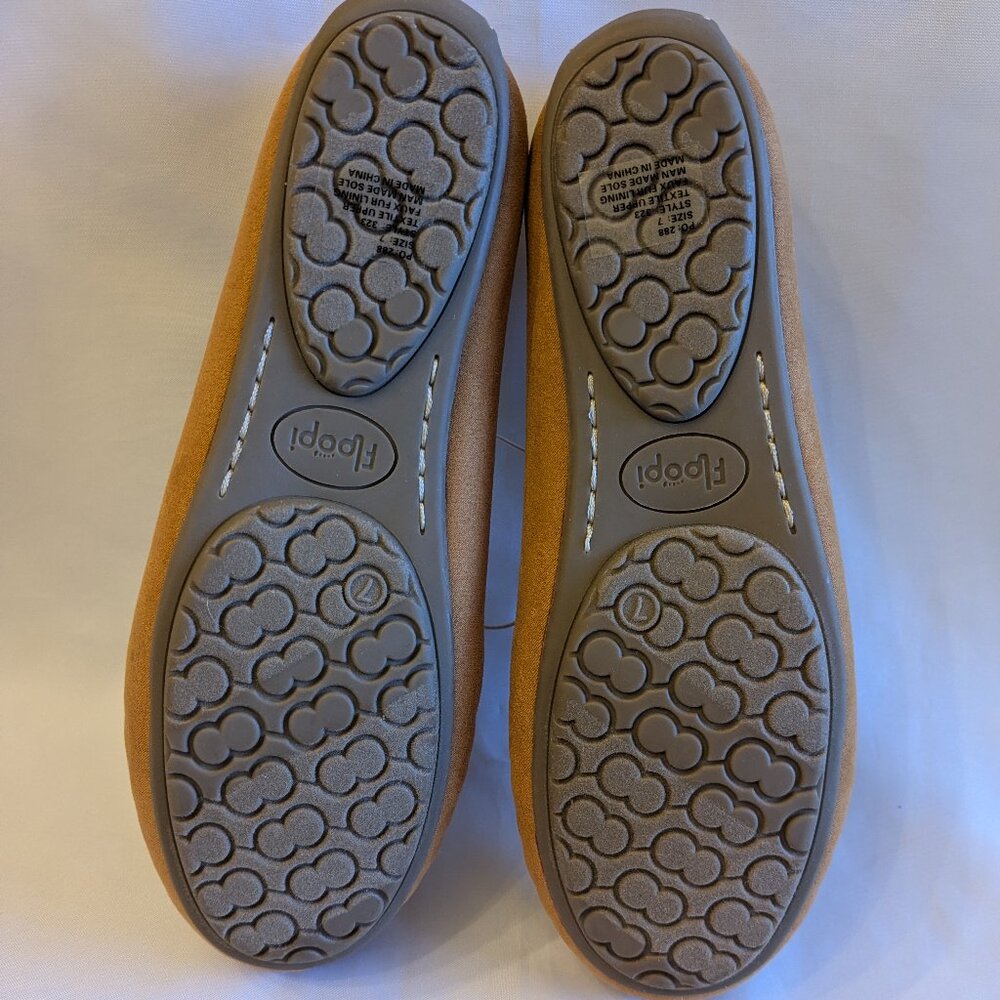 Floopi Women's Indoor/Outdoor Memory Foam Moccasin Slippers NWT - Picture 7 of 16